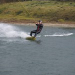 Nach ein paar Runden Übung klappt es schon ganz gut mit dem Fahren. Wakeboard fahren - Stefan Eilers